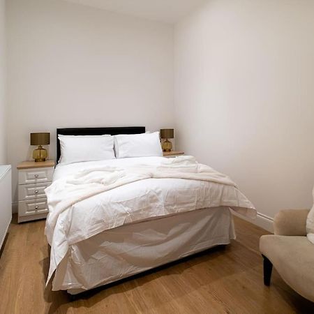 2 Bed 2 Bath Spacious Apartment In Central แอเบอร์ดีน ภายนอก รูปภาพ
