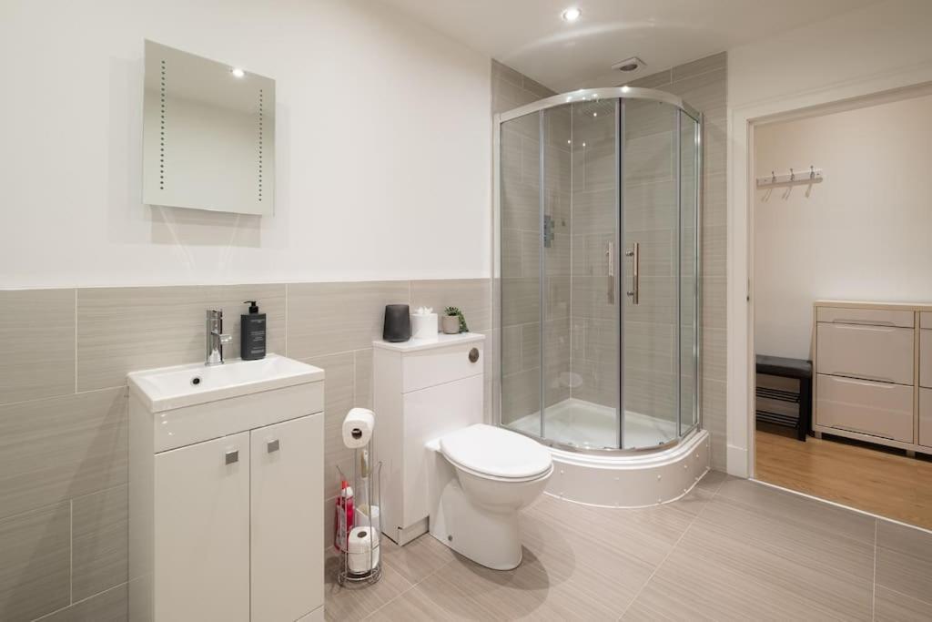 2 Bed 2 Bath Spacious Apartment In Central แอเบอร์ดีน ภายนอก รูปภาพ