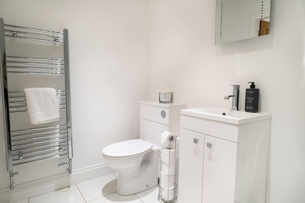 2 Bed 2 Bath Spacious Apartment In Central แอเบอร์ดีน ภายนอก รูปภาพ